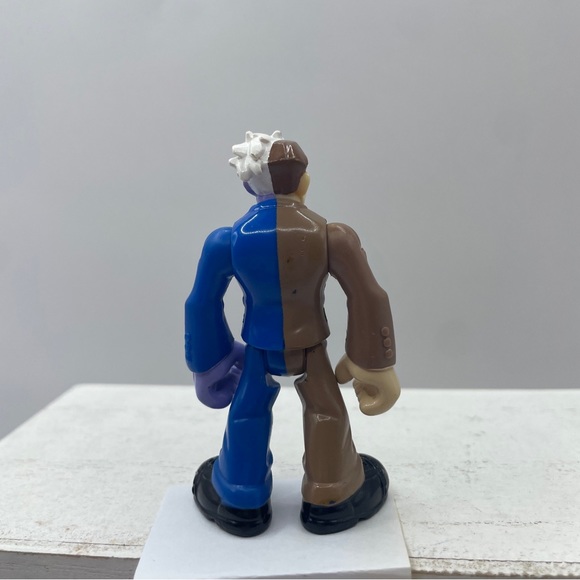 Fisher Price Imaginext Two Face DC Super Friends Villain Figure Harvey Dent - Picture 3 of 7